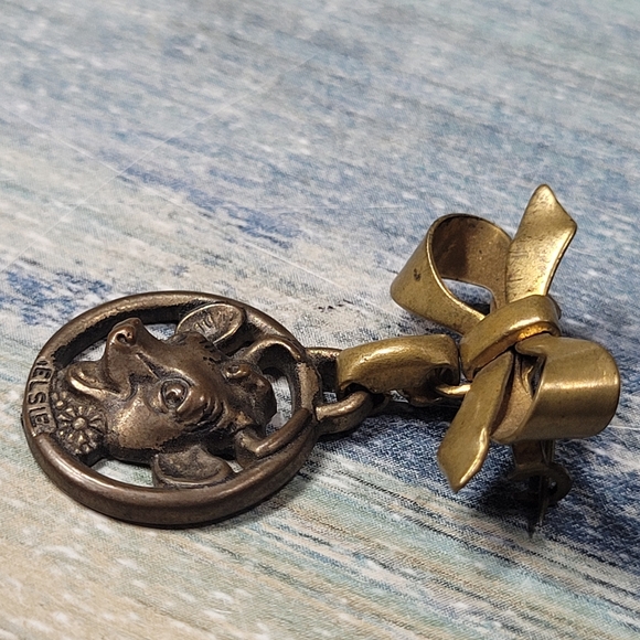 Vintage Elsie the Cow Gold Brooch - Picture 6 of 6